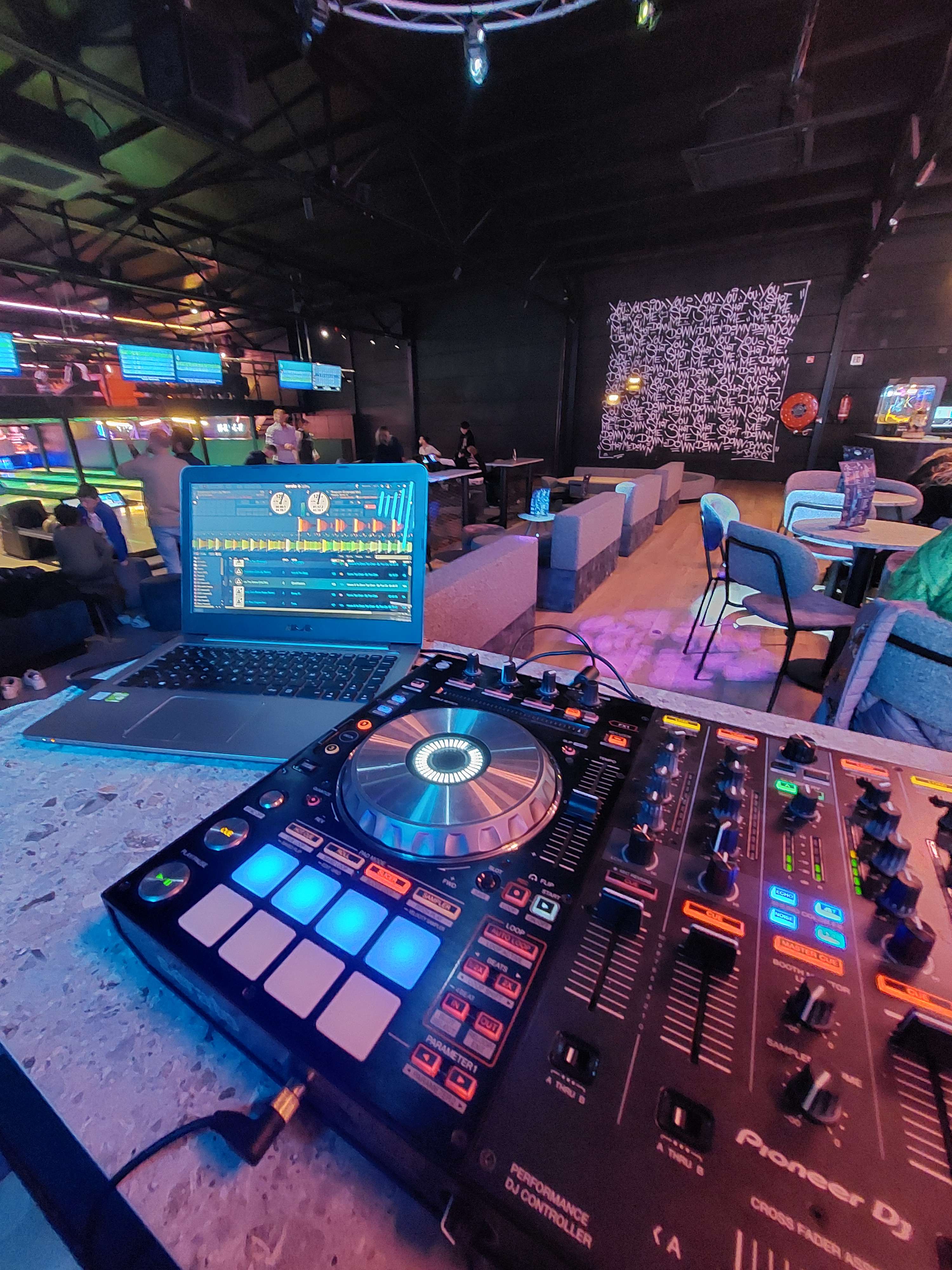 DJ GR3EN en prestation 3